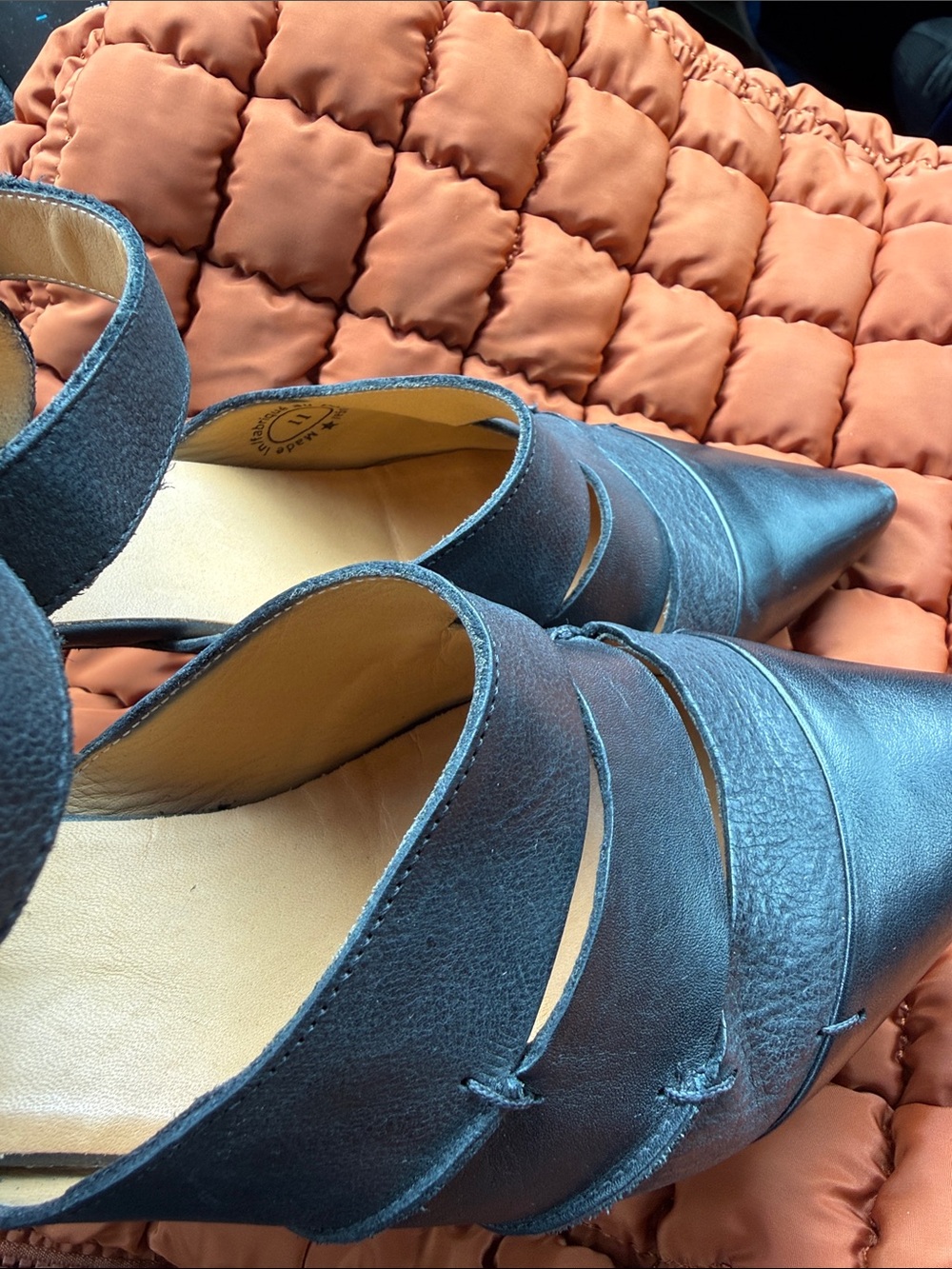 John Fluevog Shoes Art Deco Strap
Heels Sandal size 11 great condition - Picture 4 of 7
